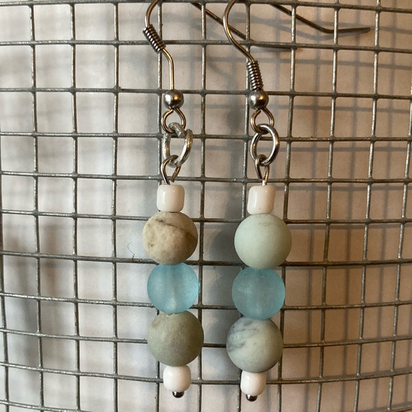 Handmade beaded drop earrings - Picture 2 of 2